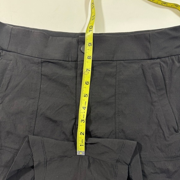 Athleta Trekkie 4 Inch Shorts Black Ripstop Size 8 - Picture 6 of 7